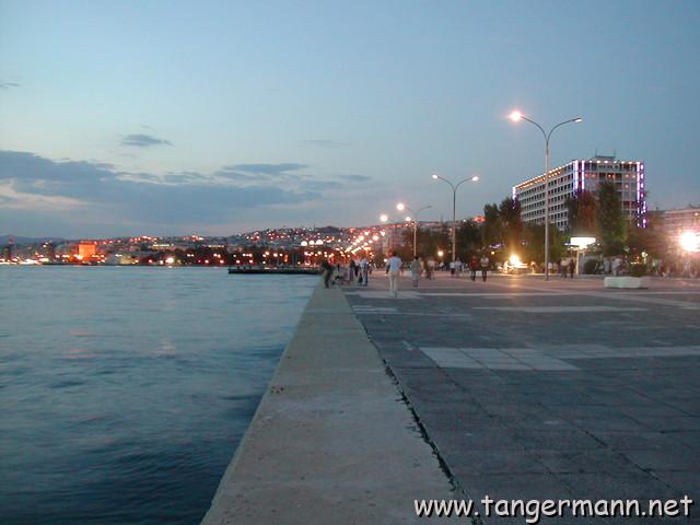 Uferpromenade am Macedonia Palace